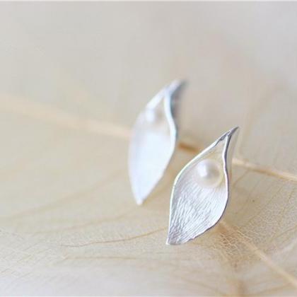 Calla Lily Sterling Silver Stud Earring With A..