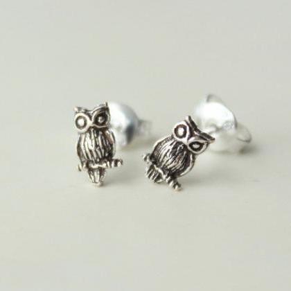 Silver Owl Stud Earrings, Vintage Pair (d103)