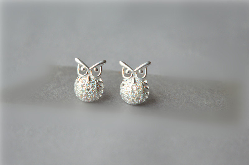 925 Sterling Silver Owl Stud Earrings, Big White Vivid Pair (d317)