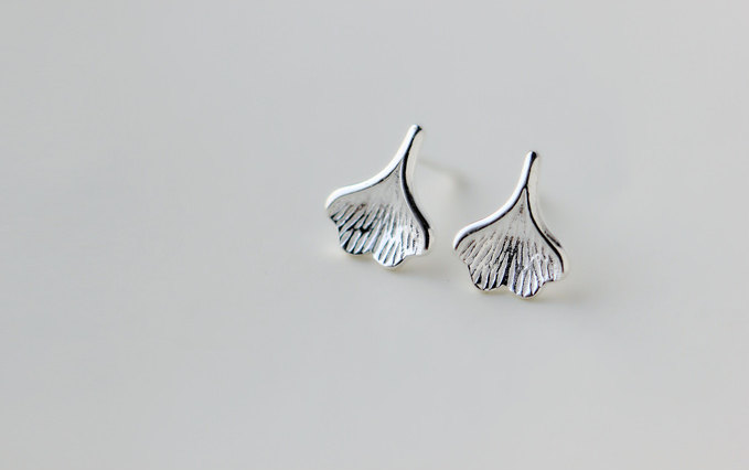 Leaf Sterling Silver Stud Earrings, Phoenix Tree Leaf Shape（d196）