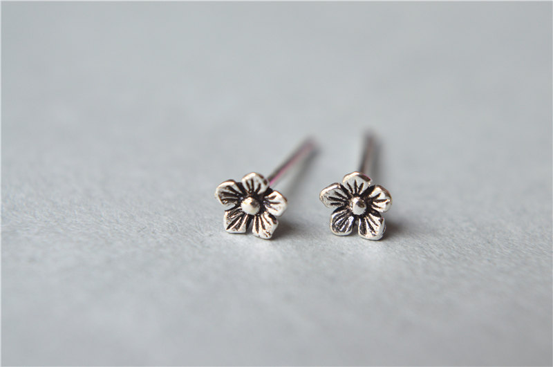 Super Mini Flower Sterling Silver Stud Earrings, Little Tiny Black Flower Studs (d53)