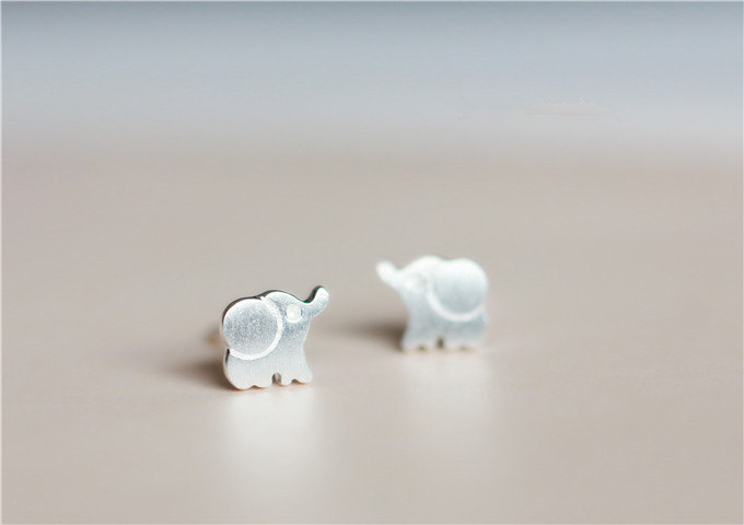 Elephant Sterling Silver Stud Earrings, Vivid Cute Elephant Curved, Gift For Her (d233)
