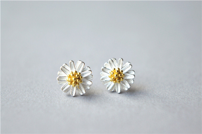 Flower Sterling Silver Stud Earrings, Chrysanthemum , With 14k Gold Plated Flower Heart（d20）