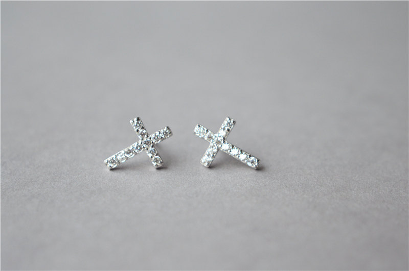 Zirconia Crossing 925 Stering Silver Stud Earrings, Simple Basic Pair. God Bless You (d319)