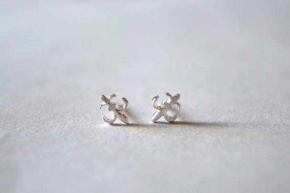 Stering Silver Stud Earrings, Fleur De Lis, Freedom And Courage (d138)