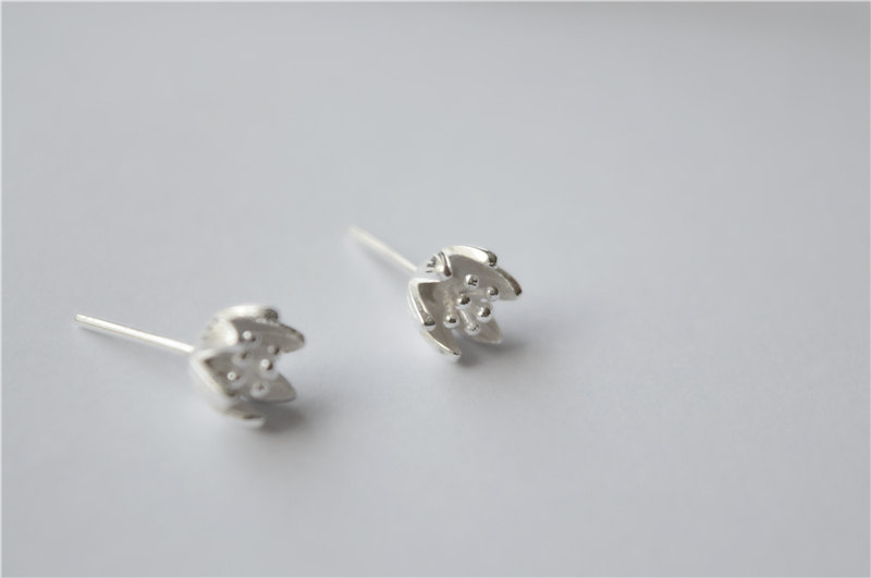 Silver Flower Studs, Vivid Tulipshape, Sterling Silver Made（d213）