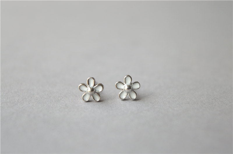 White Tiny Flower Stud Earrings, Dainty Flower Jewelry Nice Gift（d25）