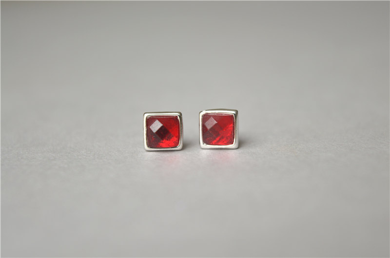 Red Gemstone 925 Cube Sterling Silver Stud Earrings, Tiny Square Garnet Claret Stud Earrings（d281）