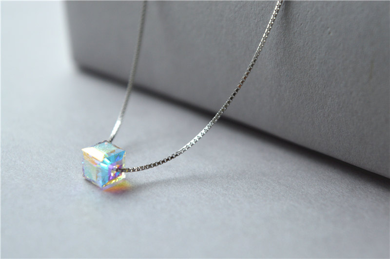 Cube Crystle Necklace, Aurora Rainbow Shiny Sugar Cube Necklace, Thin Short Small Cube Pendant Charm Necklace (xl66）